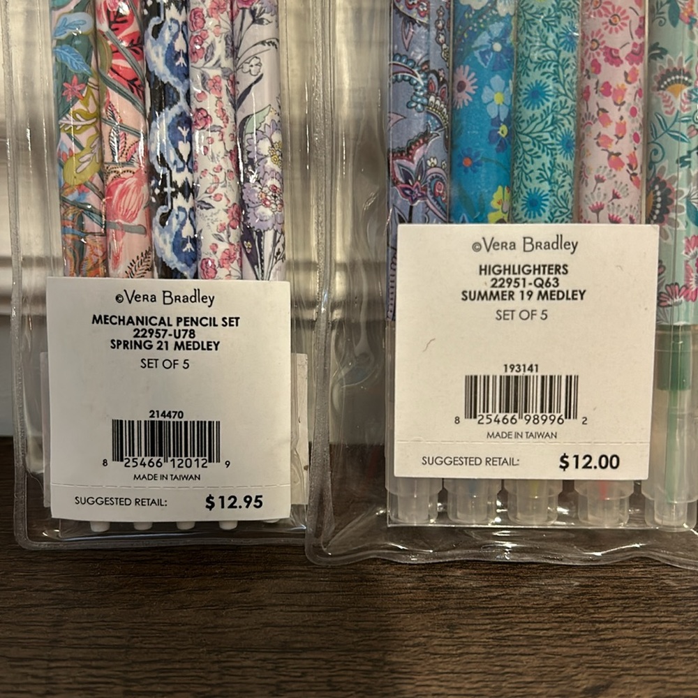🎄5/$50 Gifts🎄 New! Vera Bradley Pencil Pouch, Highlighters, & Pencil Set - Picture 6 of 6